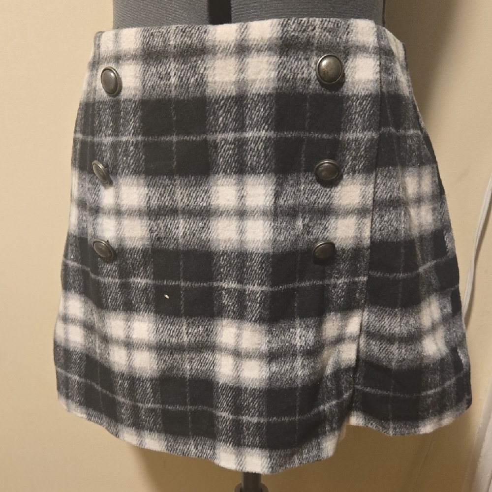 Forever 21 Black and White A-Line Mini Skirt